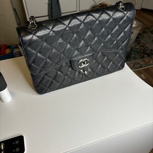 CHANEL Black Classic Jumbo Quilted Caviar Leather Shoulder Bag Slightly Used